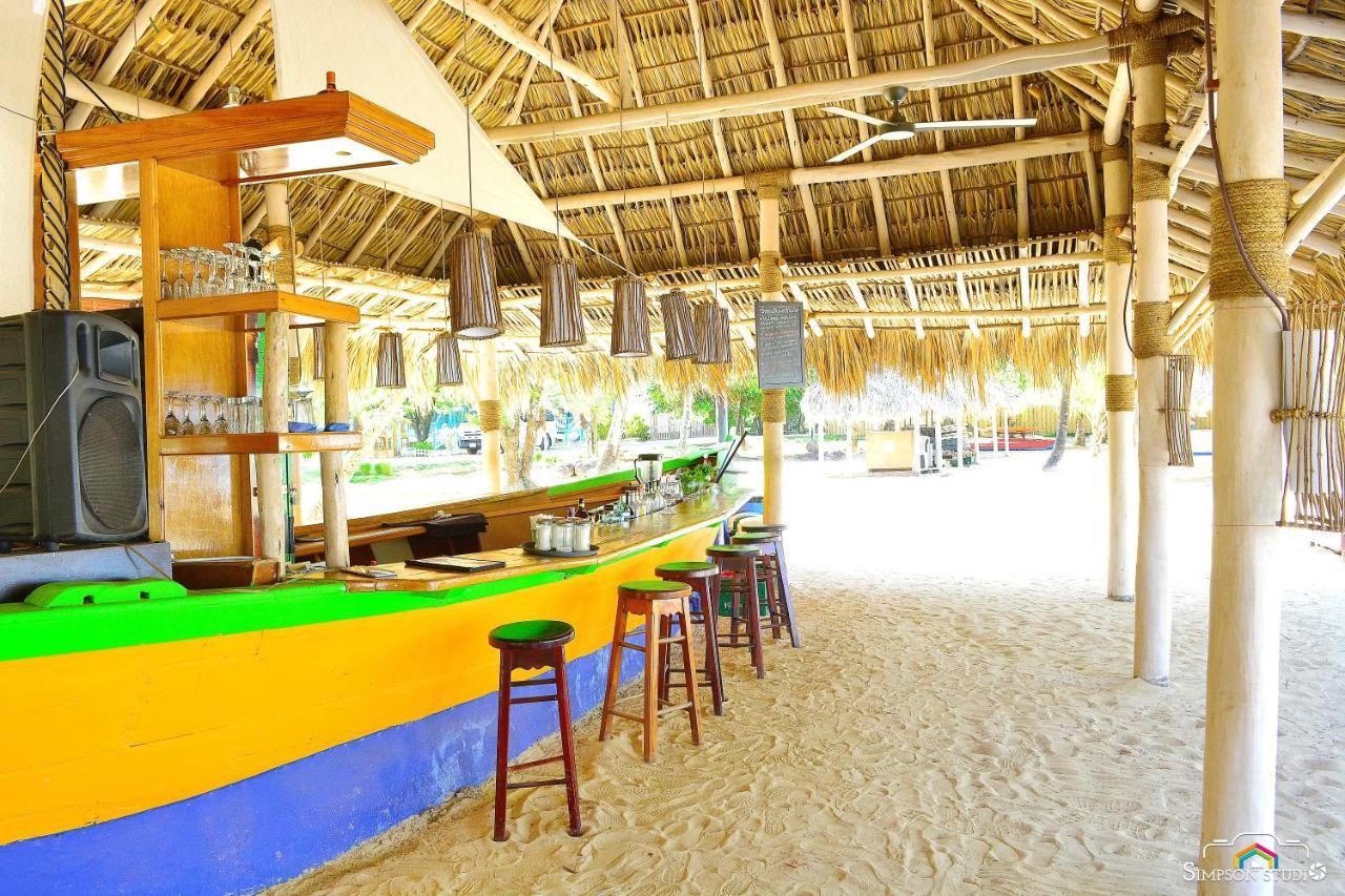 Arenas Beach Hotel 빅 콘 아일랜드 외부 사진