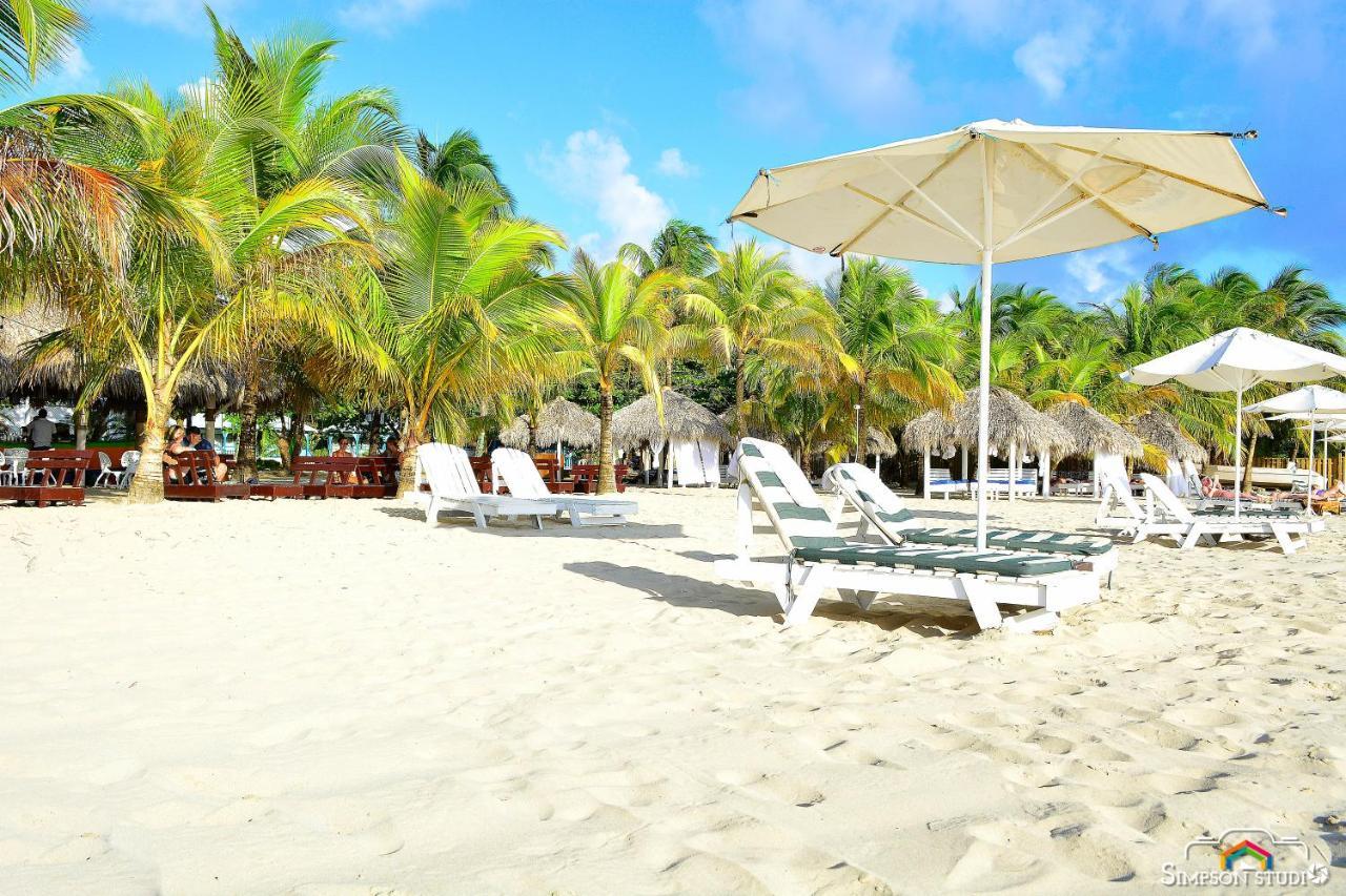 Arenas Beach Hotel 빅 콘 아일랜드 외부 사진